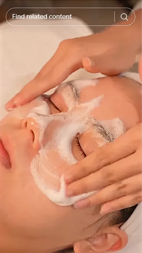 An ASMR TikTok Video by @HealthandBeauty920 Using the “Satisfying Demonstration” Approach